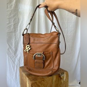 B. Makowsky Tan Pebbled Leather Crossbody Saddle Bag Brushed Chrome Hardware